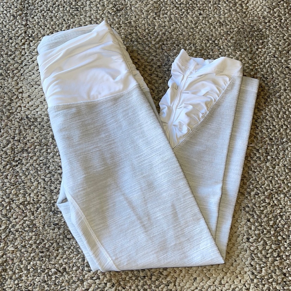 Lululemon crop leggings.